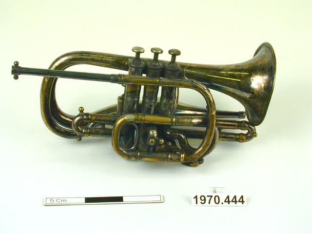 Lateral view from right of object no. 1970.444. Image of cornet (aerophones) (museum no. 1970.444a).