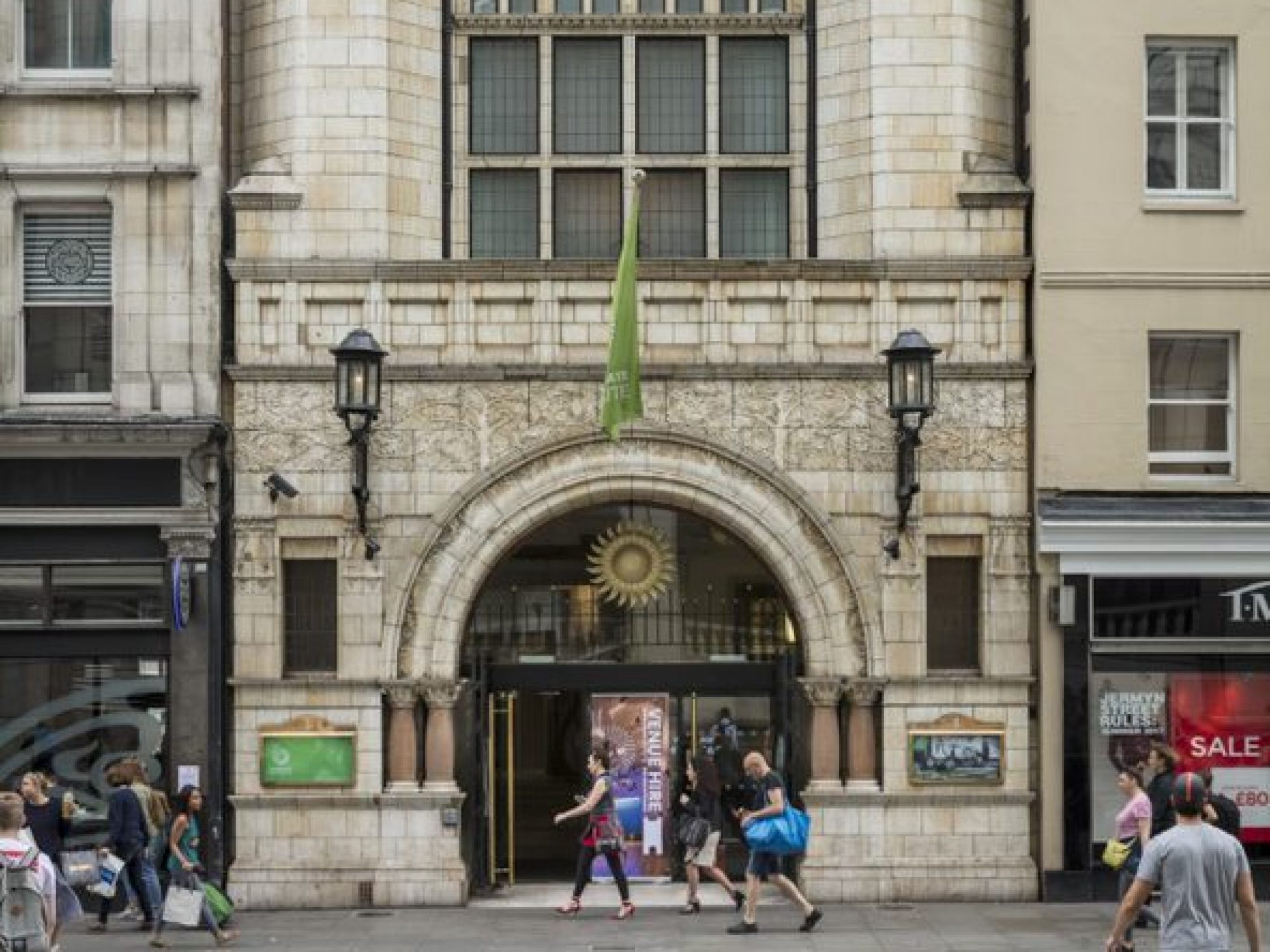 The exterior of Bishopsgate Institute
