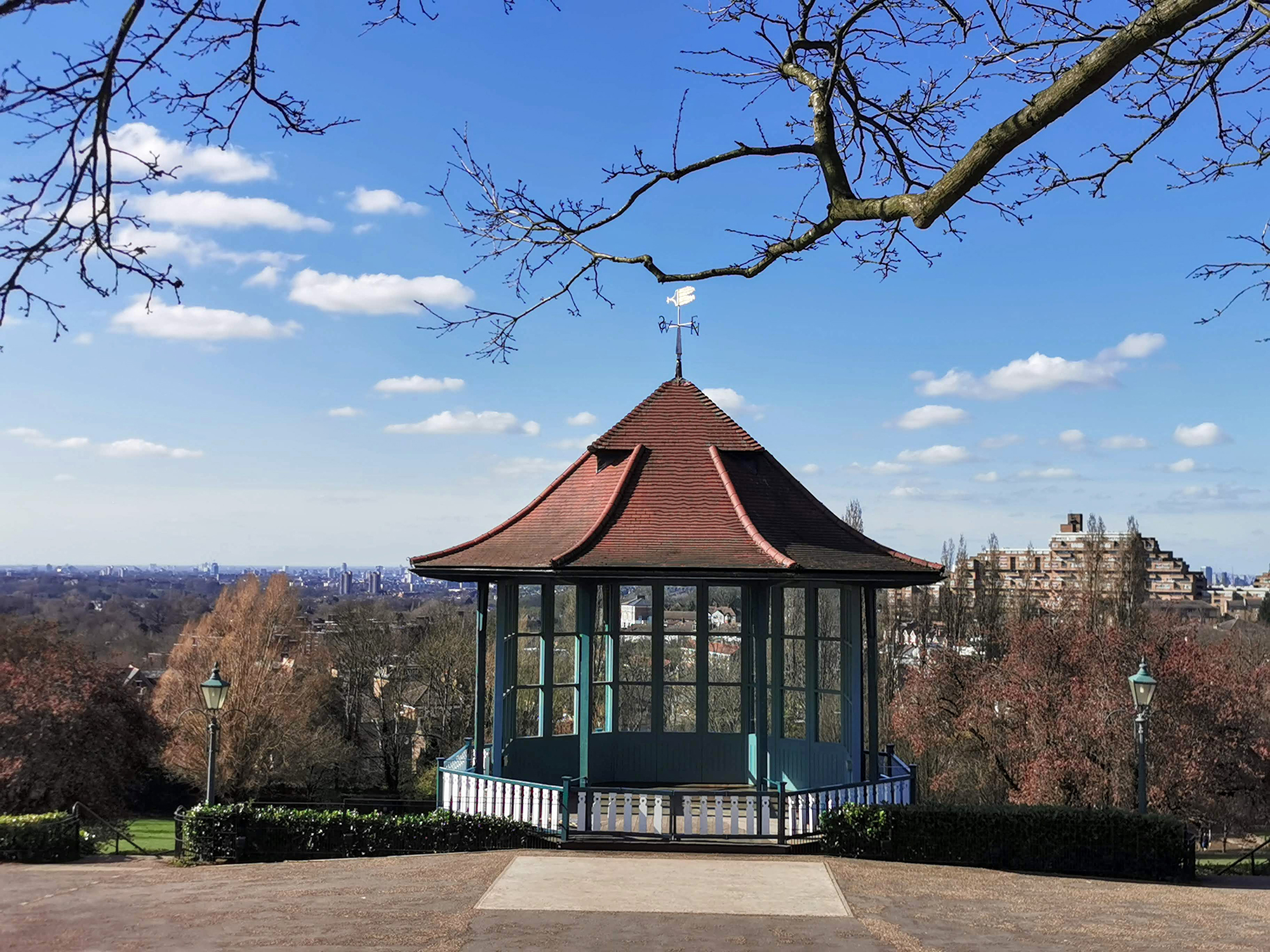 Bandstand with views of London in skyline.