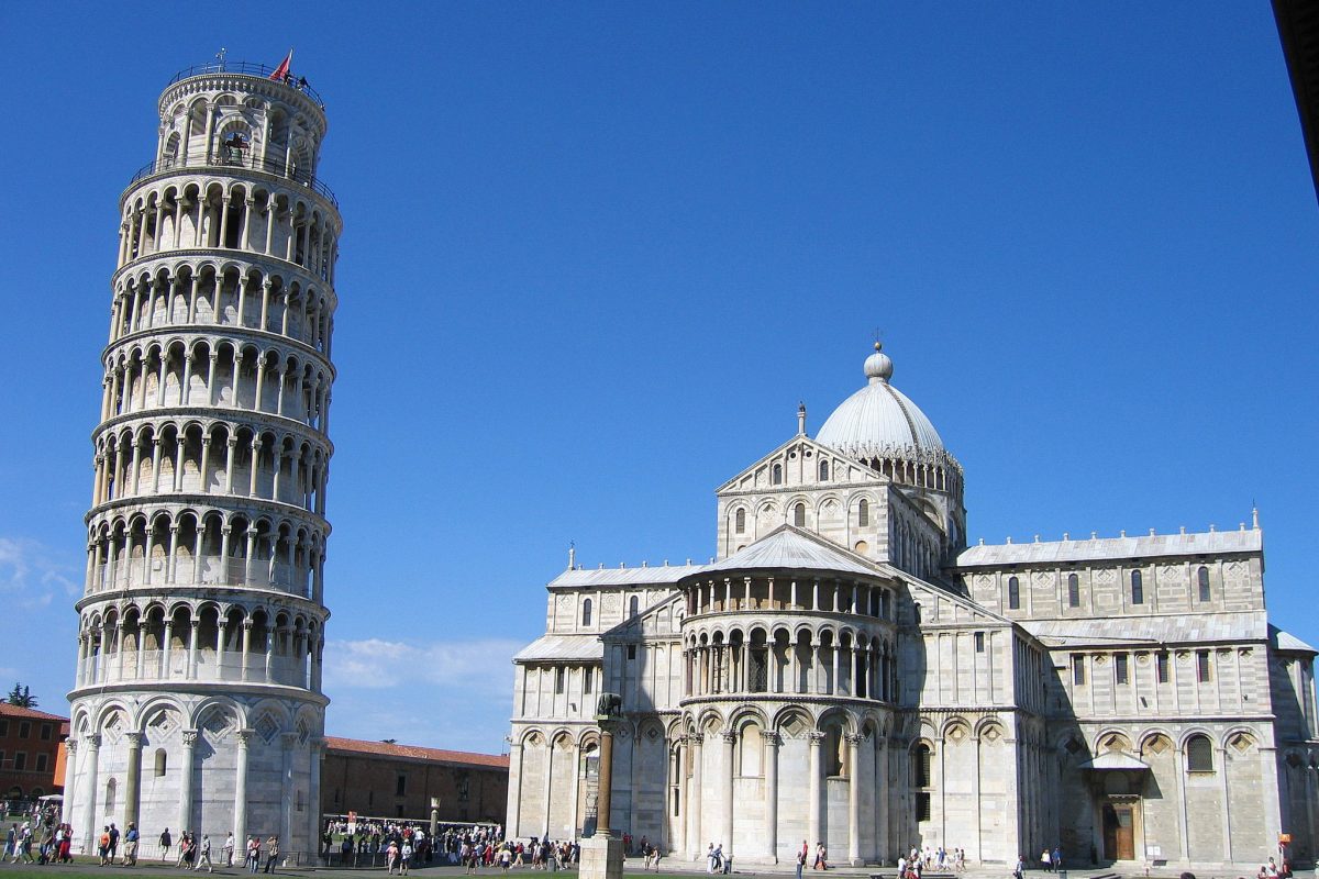 Leaning tower of pisa and church