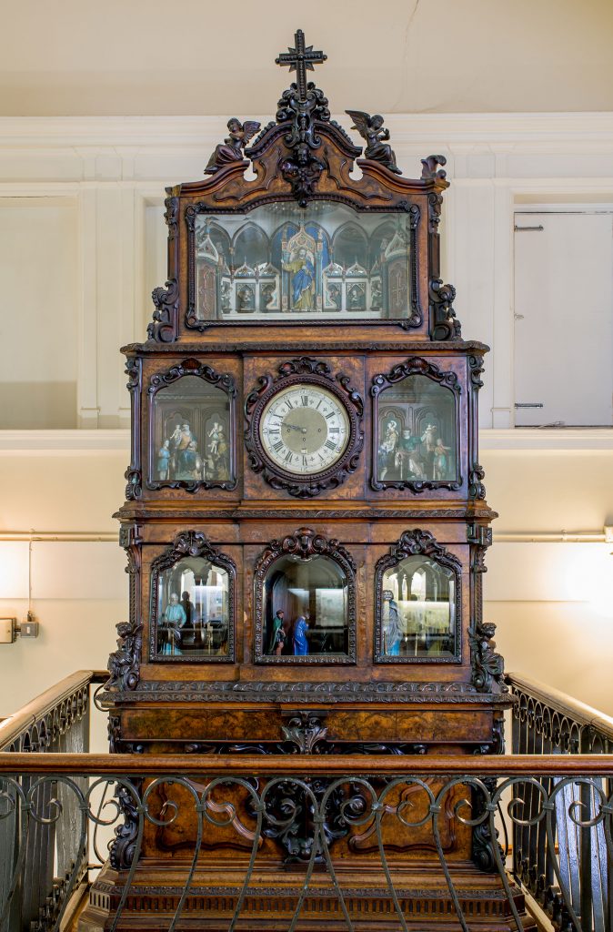 the wooden apostle clock at the Horniman